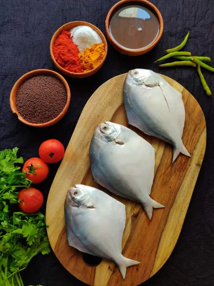 Pomfret/ পমফ্রেট- medium size,whole clean (500 gm)